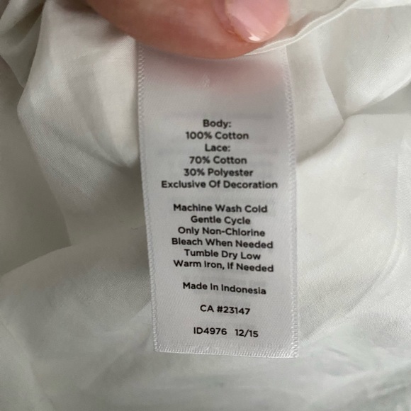 Talbots Sleeveless White Shell Blouse Flower Detailing NWT Size Small - Picture 6 of 7